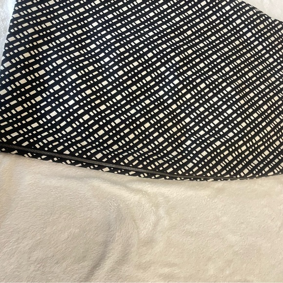 Express Black and White Pencil Skirt size 2 women’s New With Tags - Picture 4 of 8
